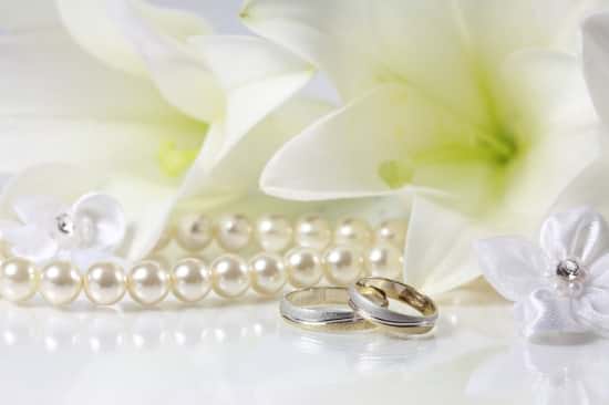 Gifts of lily and pearls